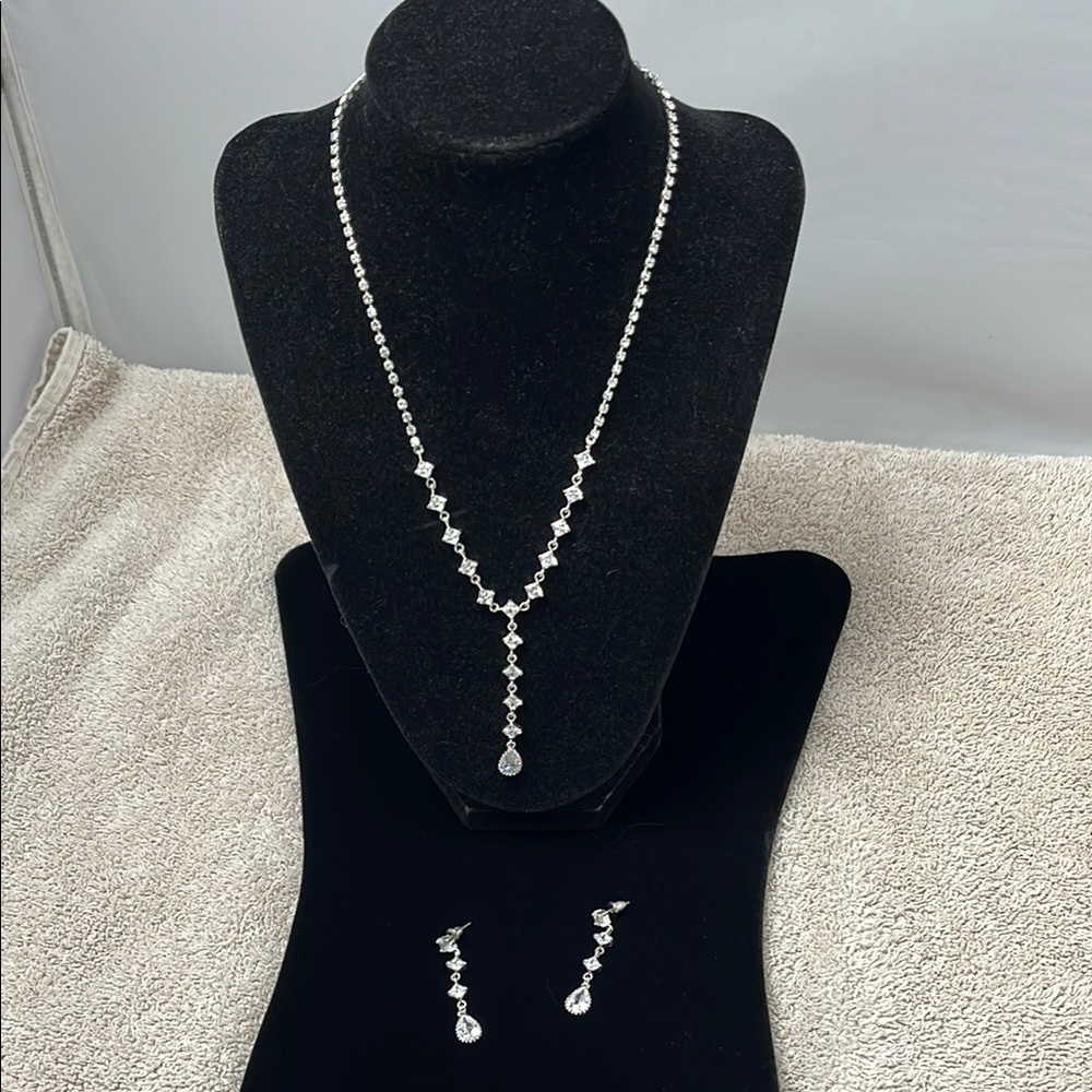 Elegant Silver Necklace and Earring Set